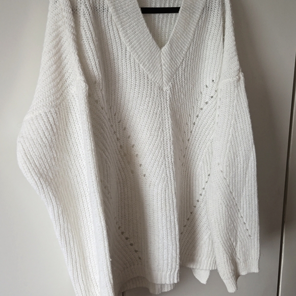 🤍 White Soft Sweater with Delicate Cut-Out Details - Size Large 🤍 - Picture 4 of 4